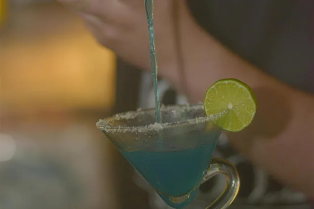 Coctelería en Loop Club: De autor, y alguno se prende antes de servirse.