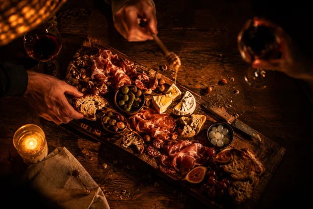 Para compartir en Loop Club: Tablas y picadas para la mesa que no quiere levantarse.